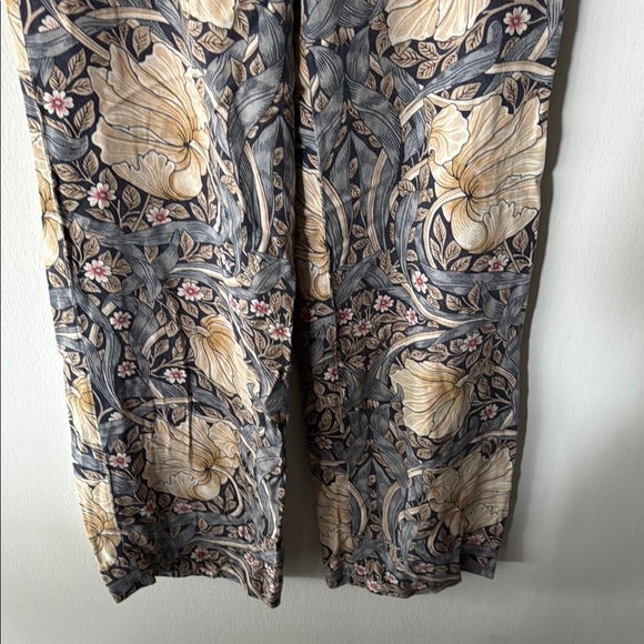 H&M Floral Wide Leg Pants - Gray and Cream - Picture 5 of 7